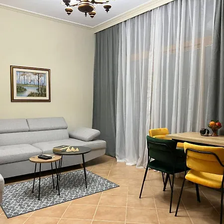 דירה Roar גולם